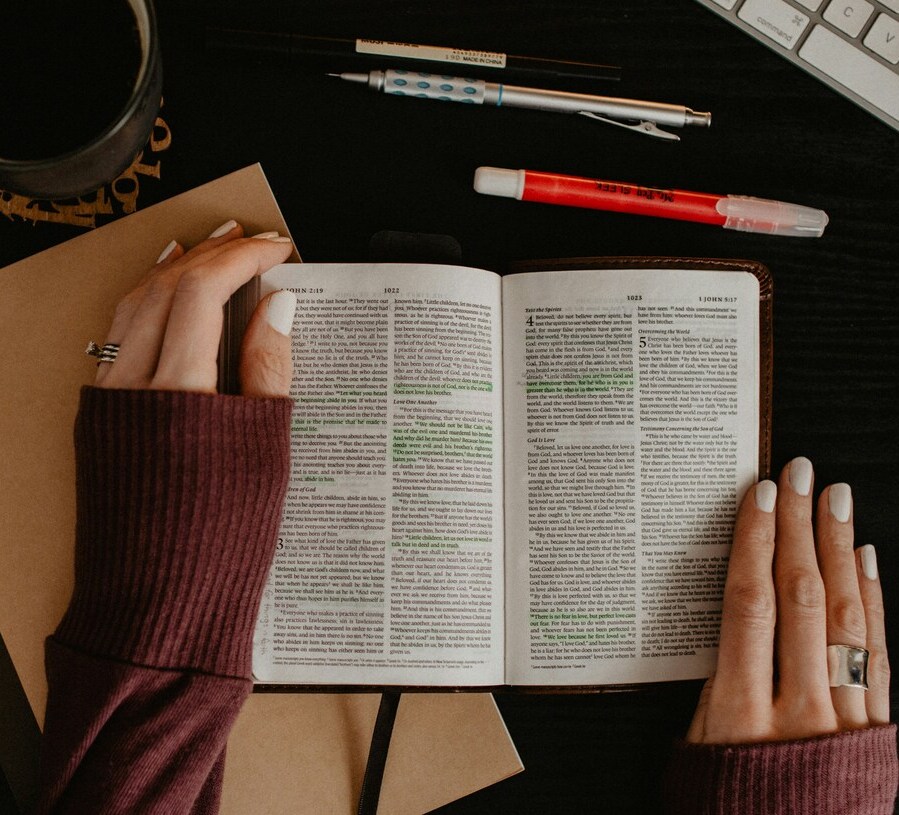 kelly-sikkema-WN1o-_0fPDo-unsplash (1) (1) (1)